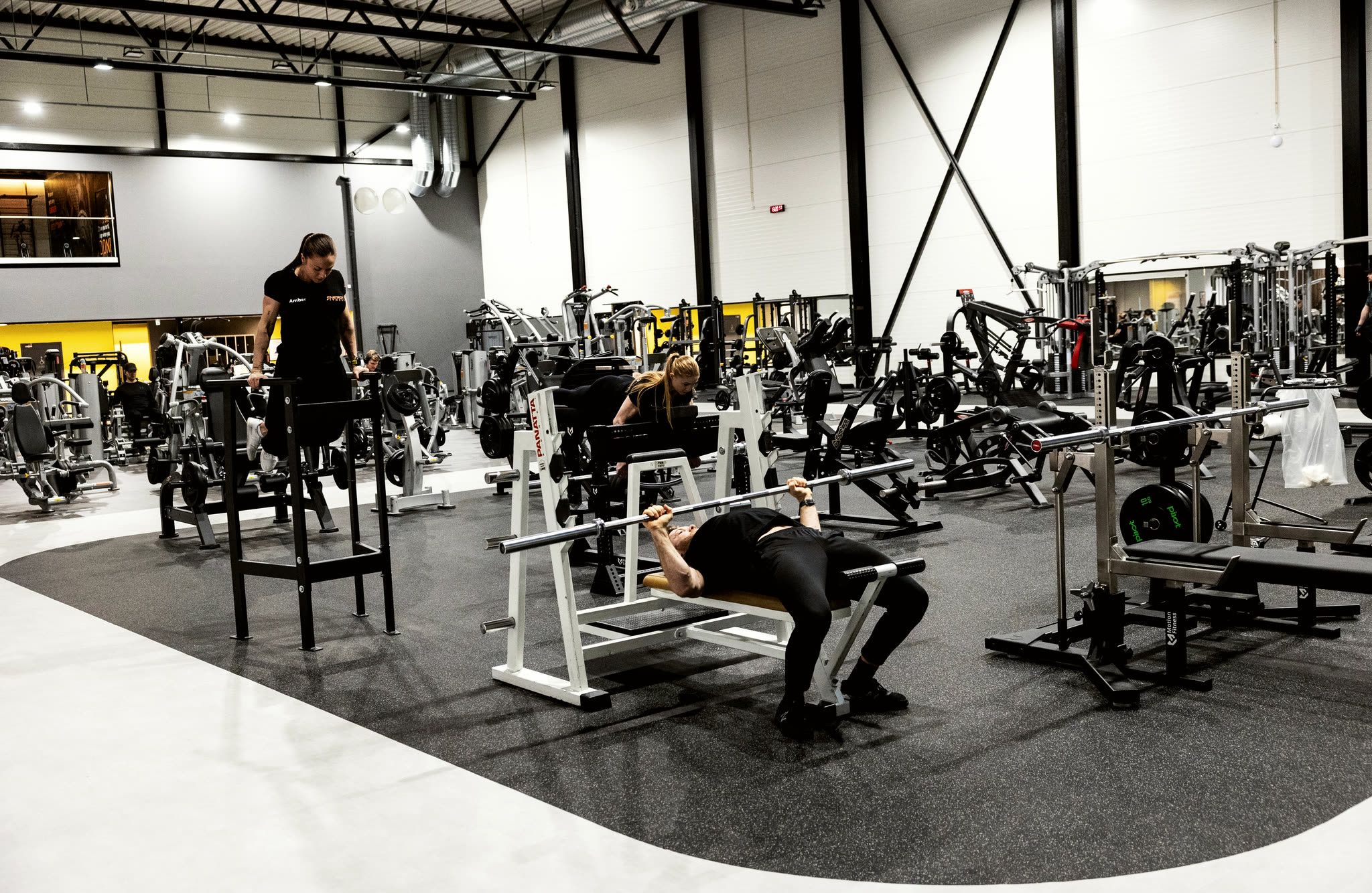 Maskinparken i den store salen hos ENERGY Fitness Larvik